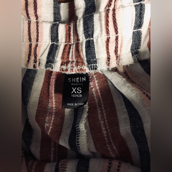 XS Shein ruffle high waisted shorts - Picture 3 of 4